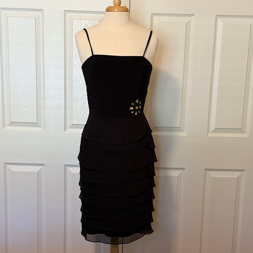 Elegant Black Sleeveless Dress with adjustable straps - Sz 8.